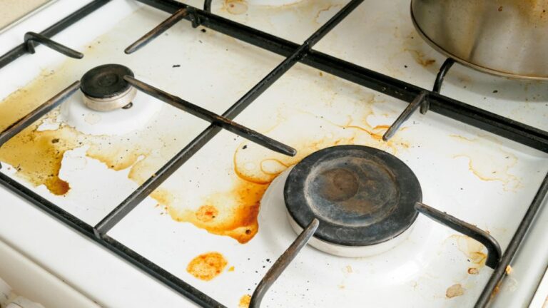 Comment faire un puissant dégraissant maison pour toutes les surfaces