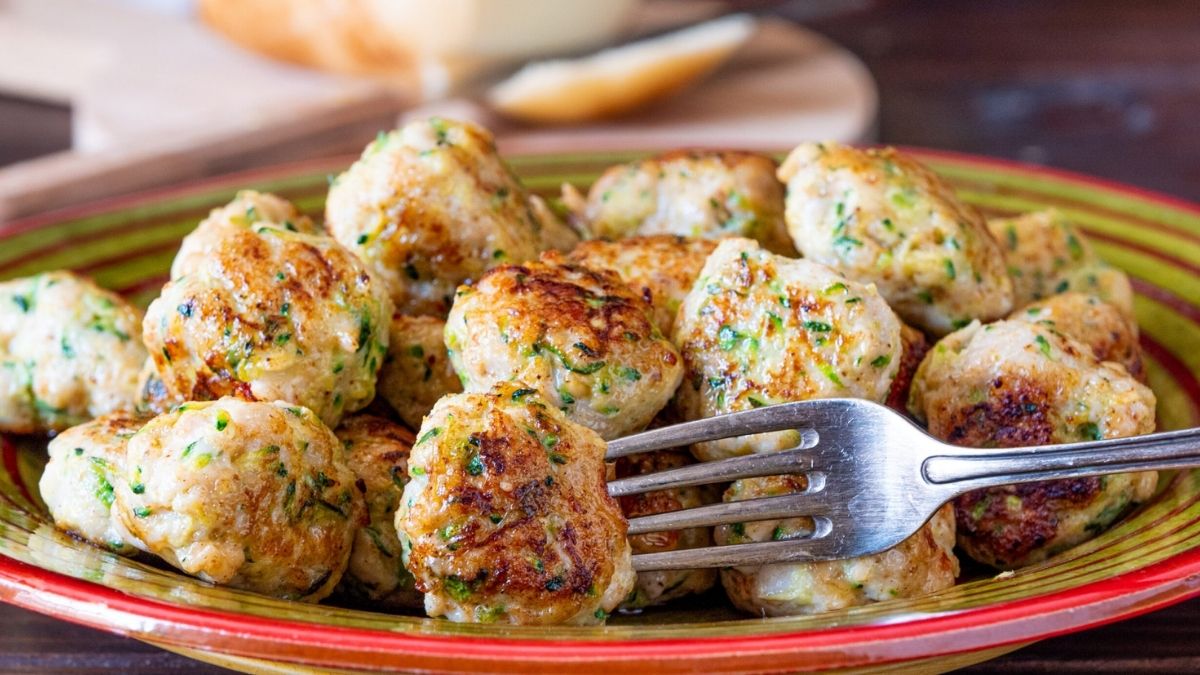 Boulettes de poulet, courgette et fromage scamorza fumé