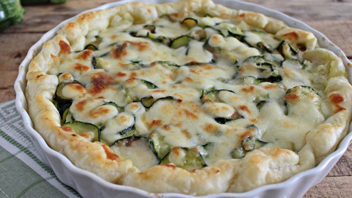 Tarte salée aux courgettes et aux pommes de terre  idée simple et délicieuse pour le déjeuner