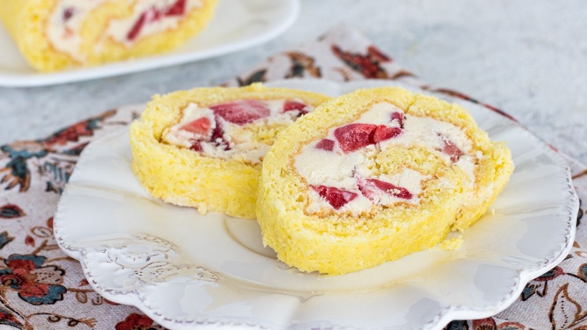 Gâteau roulé aux fraises et au mascarpone dessert délicieux facile à préparer