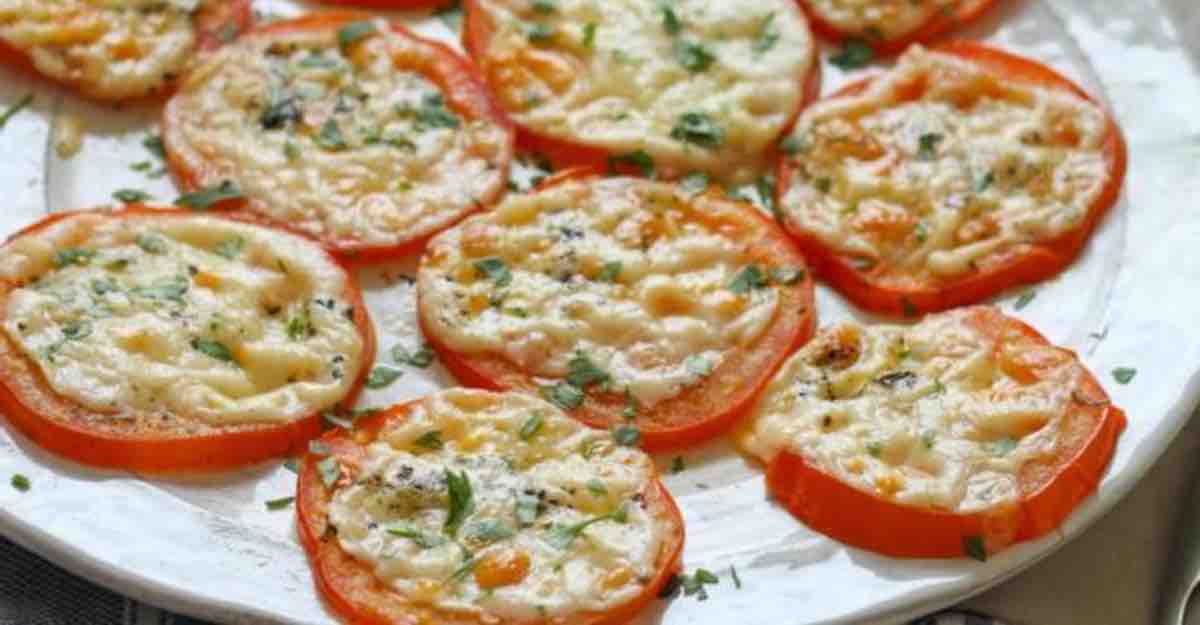 Les tomates cuites au parmesan, une entrée débordante de saveurs