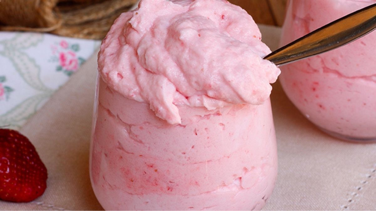 Mousse aux fraises rapide et facile – seulement 3 ingrédients