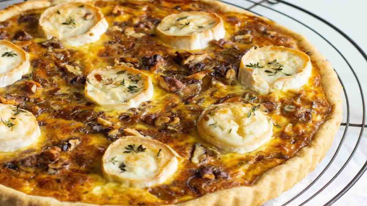 Tarte aux oignons et fromage de chèvre, miel & thym