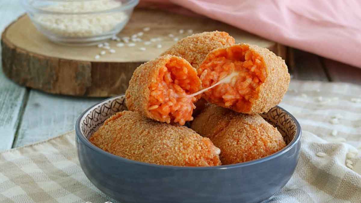 Appétissantes boulettes de riz à la mozzarella, des bouchées merveilleuses