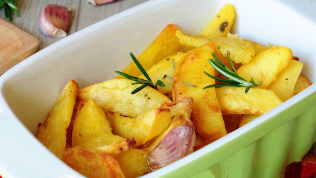 Pommes de terre au four parfaites croquantes et savoureuses