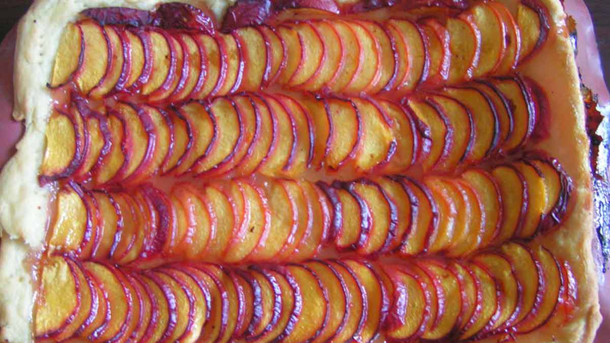 Tarte fine aux pêches de Cyril Lignac, savoureuse et parfumée
