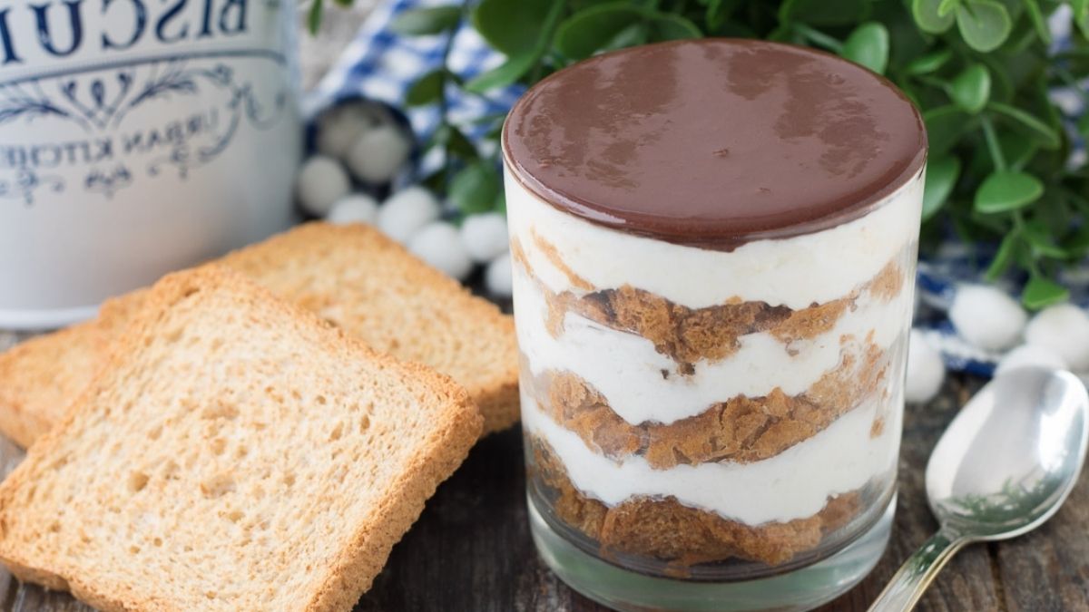Tiramisu léger en verrine recette avec yaourt grec et biscottes