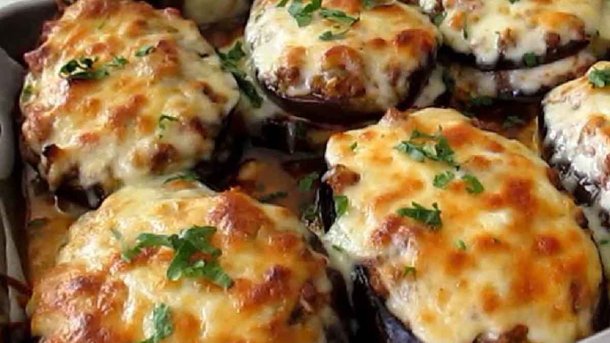 Aubergines farcies à la viande hachée et à la sauce tomate épicée: cette recette simple et succulente vous plaira