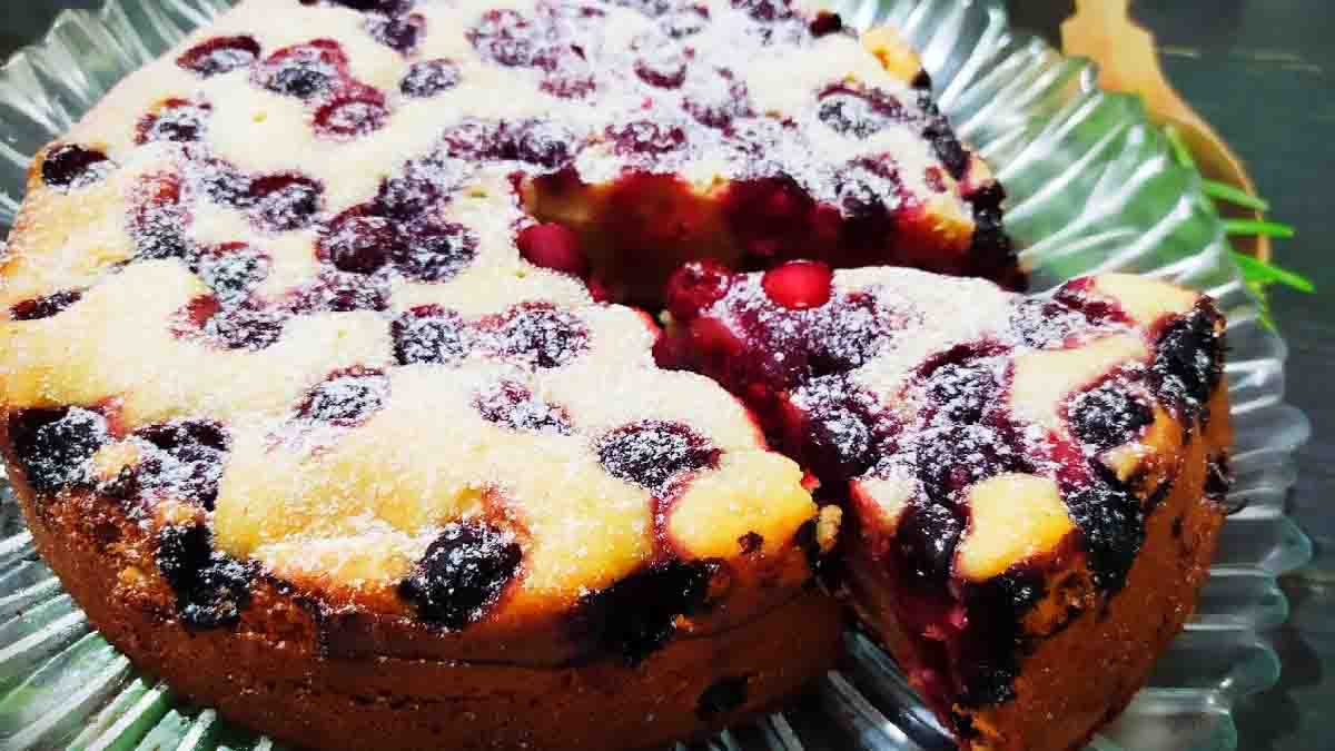 Gâteau aux cerises et au kéfir: un dessert léger et savoureux