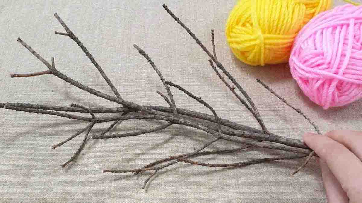 Astuce bricolage du jour : voici l’objet inattendu que vous pouvez fabriquer avec des branches et de la pelote de laine 