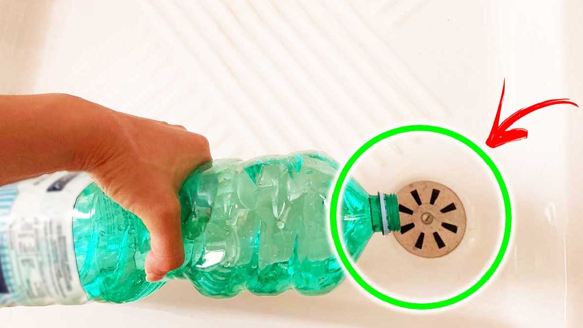Voici la technique de la bouteille pour désodoriser le drain de la douche 