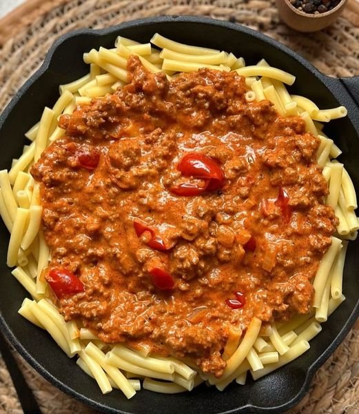 Bolognese crémeuse au fromage frais et viande hâchée