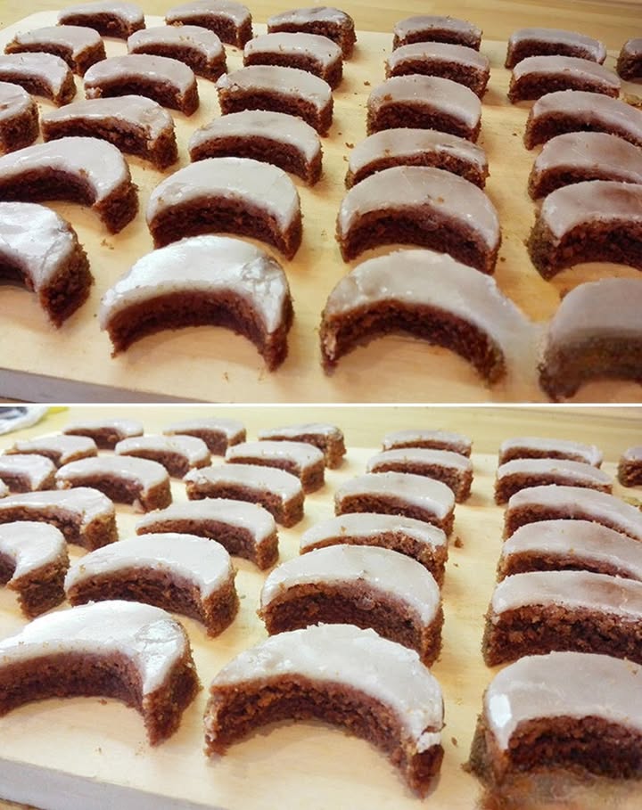 Délices croquants aux noix et chocolat en demi-lunes