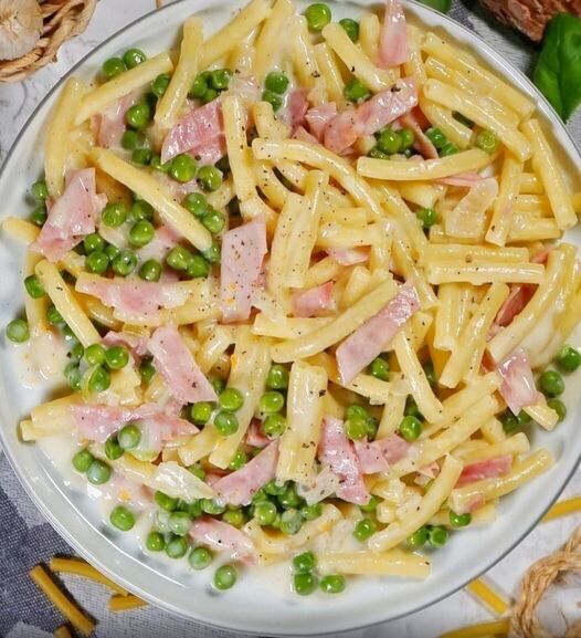 Macaronis au jambon et petits pois : une recette délicieuse et gourmande !