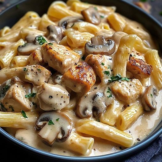 Poêlée gourmande de poulet et pâtes aux champignons