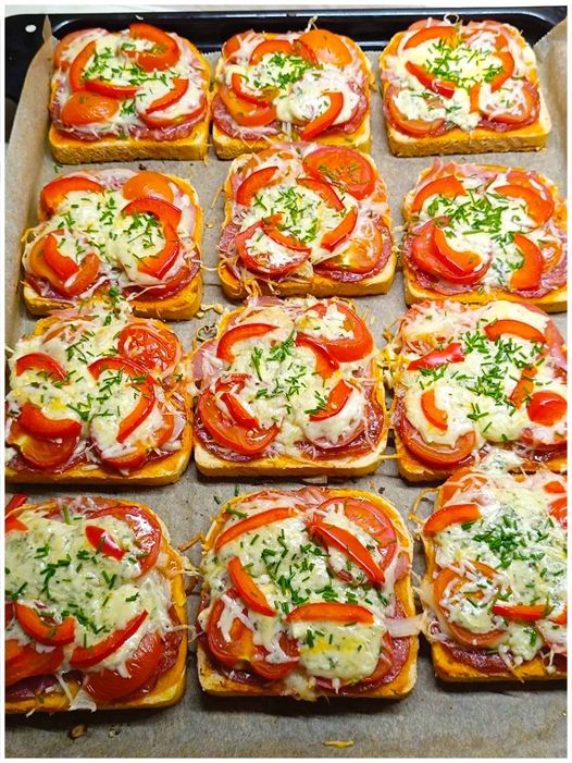 Toasts chauds tomates-mozzarella au four