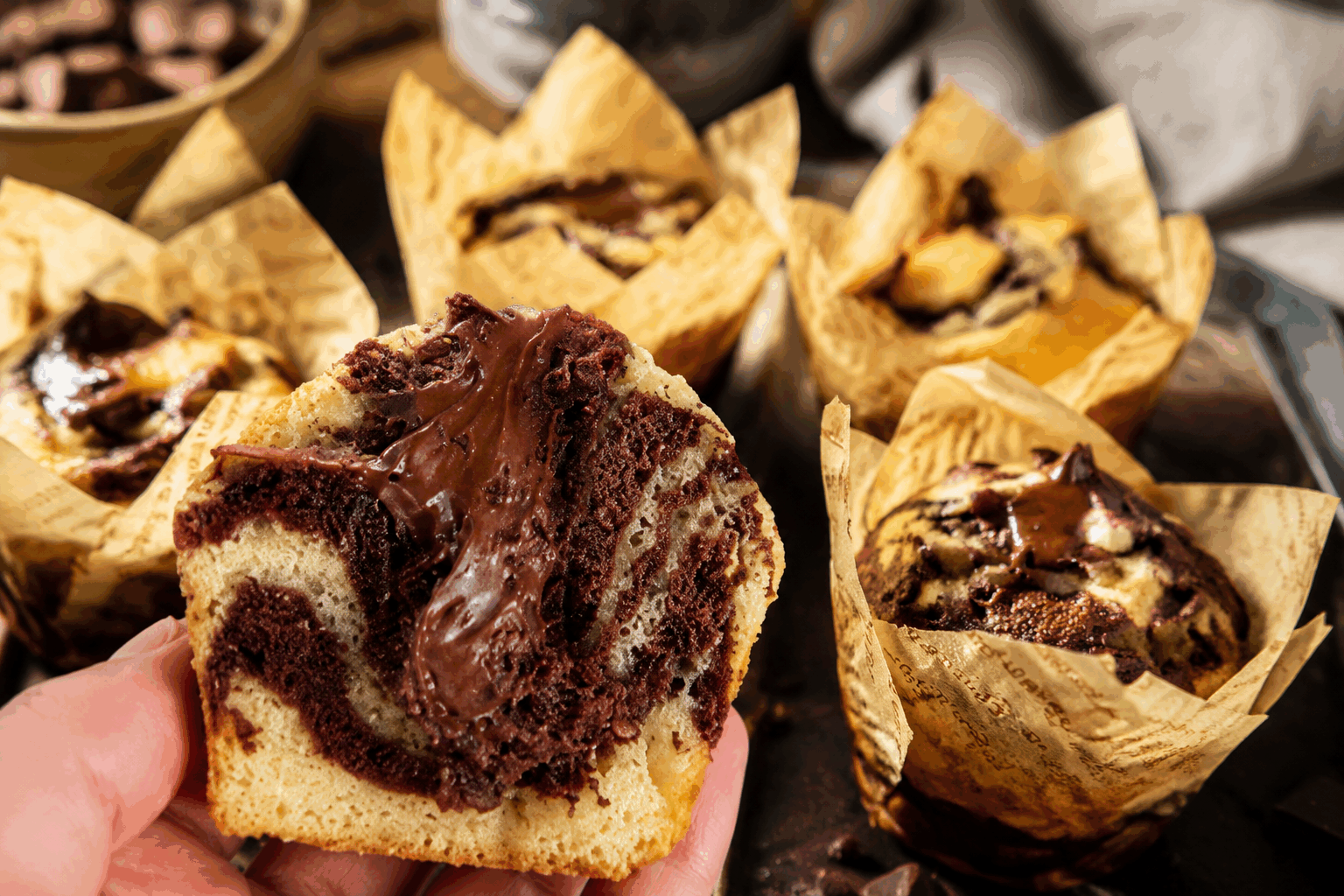 Muffins marbrés fourrés au chocolat : la recette gourmande qui fond en 5 minutes👌